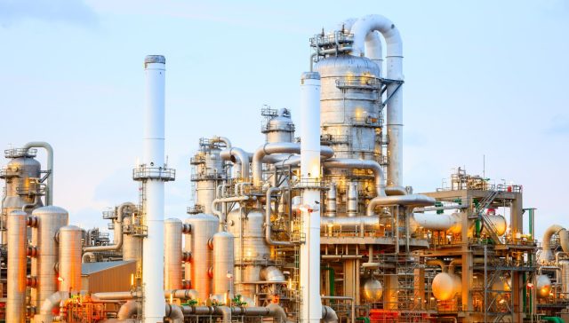 Precio del Brent alcanza 93 dólares por tensión con Irán