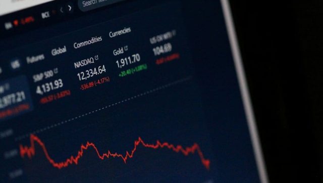 Bono español a diez años supera el 4% por la inflación