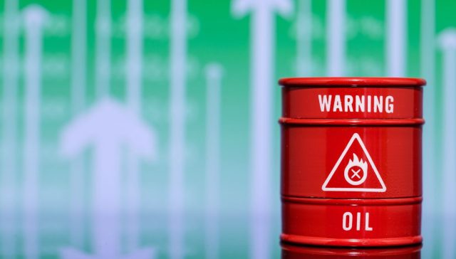 Crudo Brent cede y dispara al Nasdaq pese a los bonos
