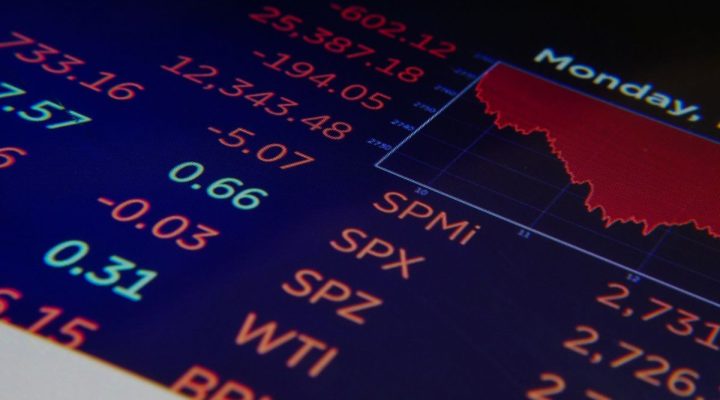 Ibex 35 cede ante inflación y tipos al inicio de septiembre
