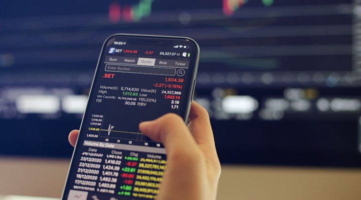 Inditex y bancos arrastran al Ibex con el Brent en 100