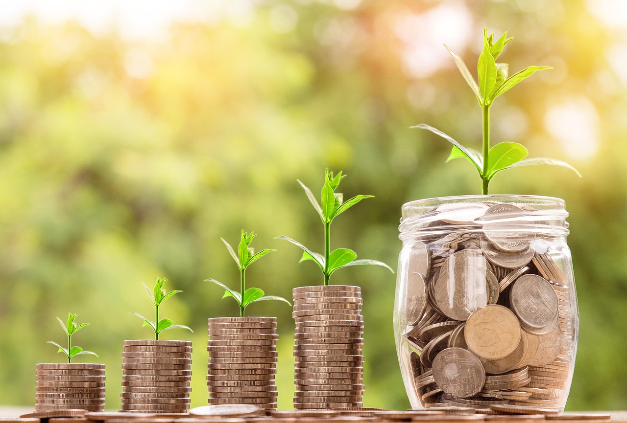 ejemplo práctico de ETFs de renta fija con intereses y variación del precio