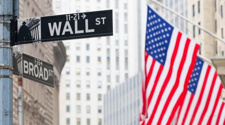 Ibex 35 cae un 1,49% este lunes, con Francia en foco