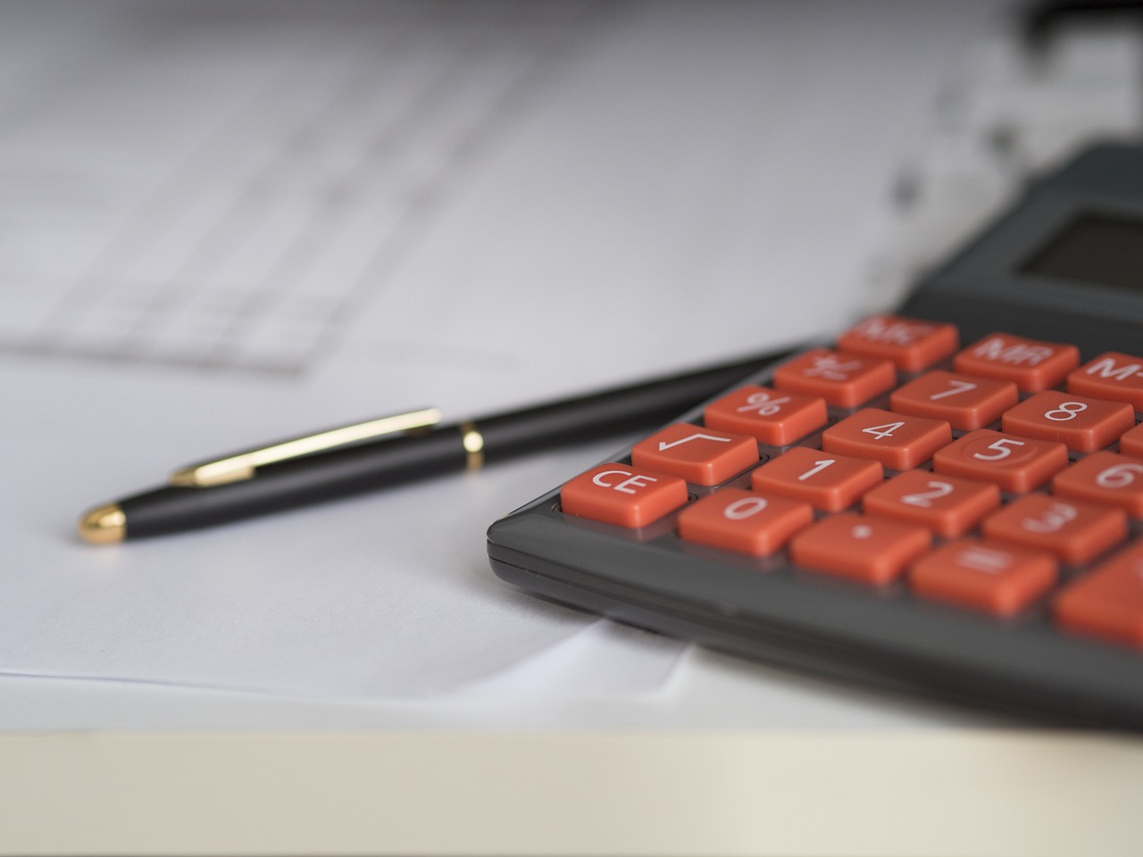 Cómo tributan las ganancias del trading en España: calculadora y papeles de la declaración